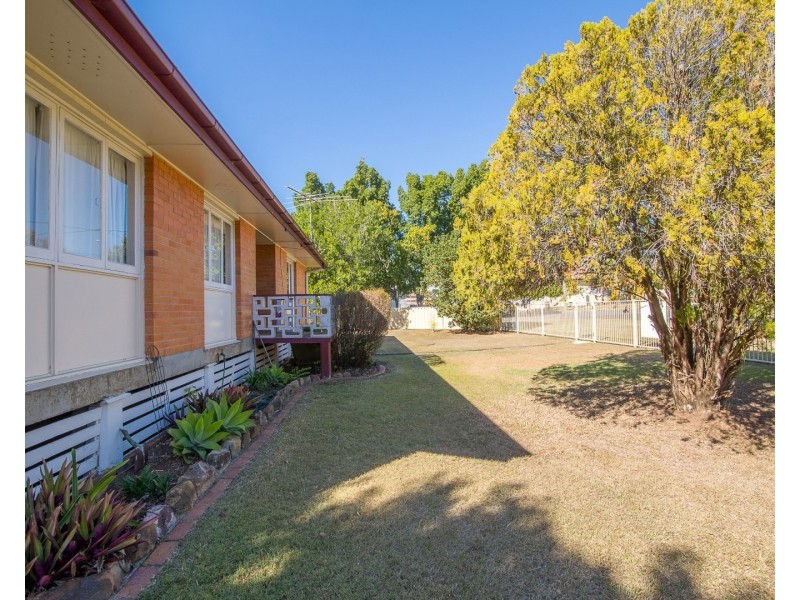 1 Lawson Street, Leichhardt QLD 4305