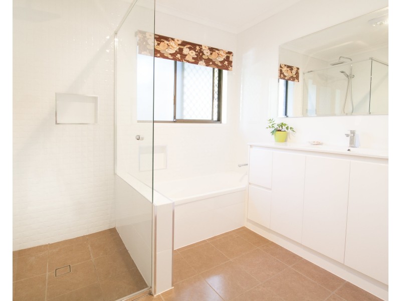 6 Oak Street, Bundamba QLD 4304