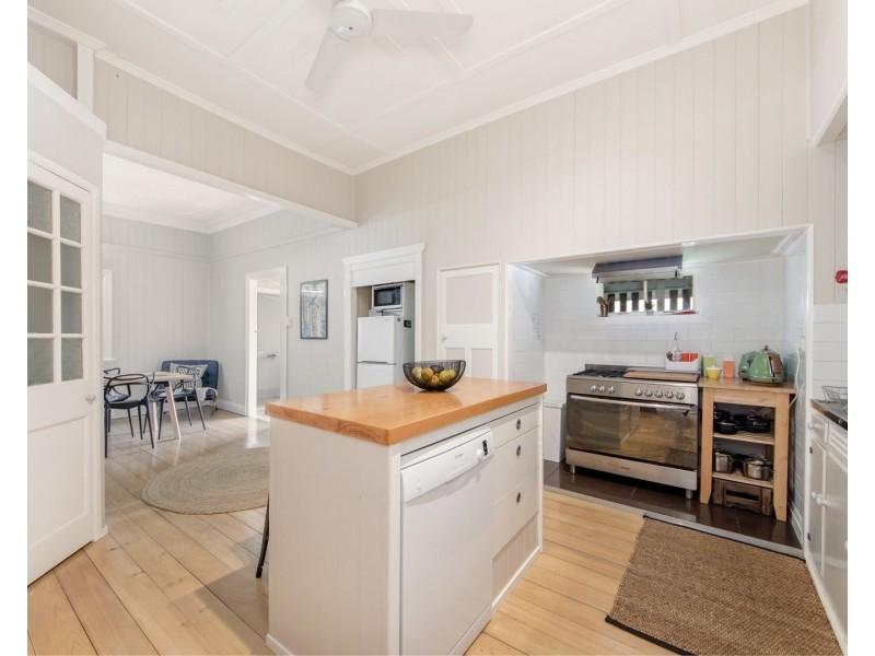 6 Marvin Street, Eastern Heights QLD 4305