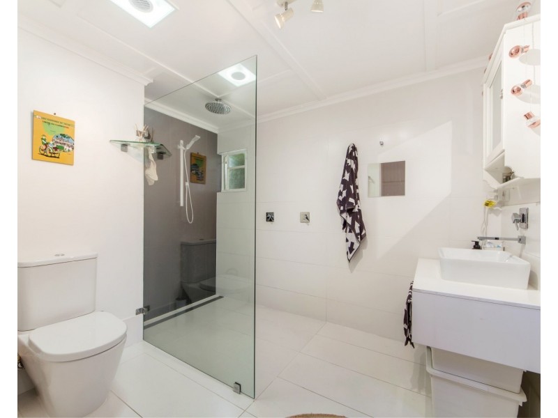 6 Marvin Street, Eastern Heights QLD 4305