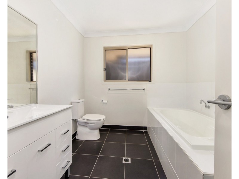 38 Diamantina Boulevard, Brassall QLD 4305