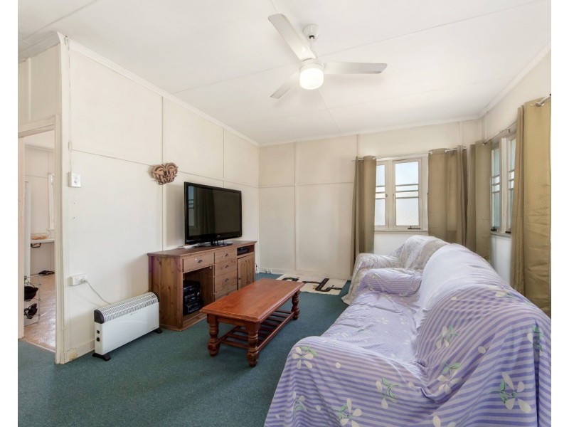 18 Briggs Road, Eastern Heights QLD 4305