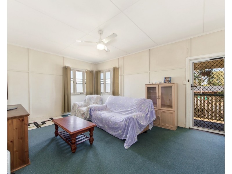 18 Briggs Road, Eastern Heights QLD 4305