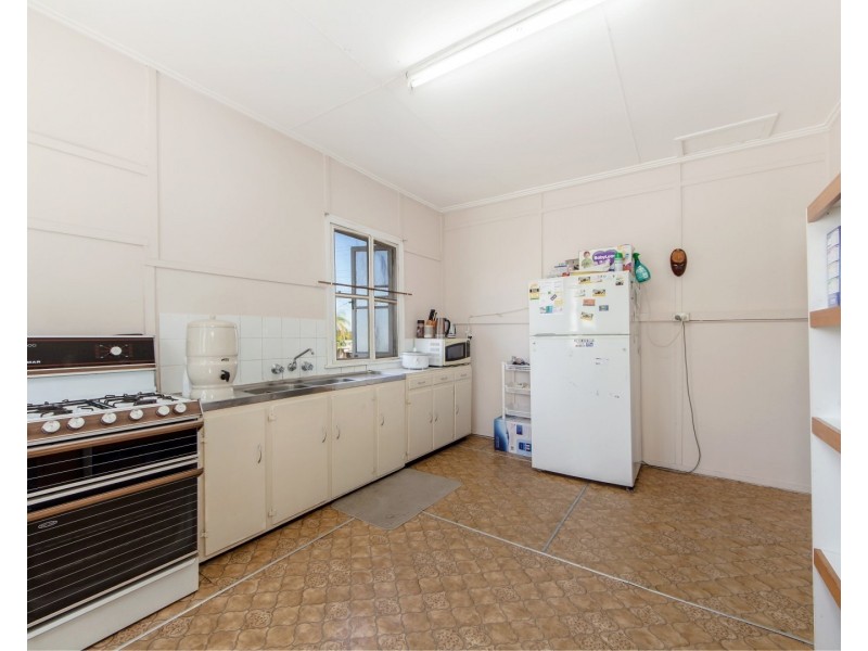 18 Briggs Road, Eastern Heights QLD 4305