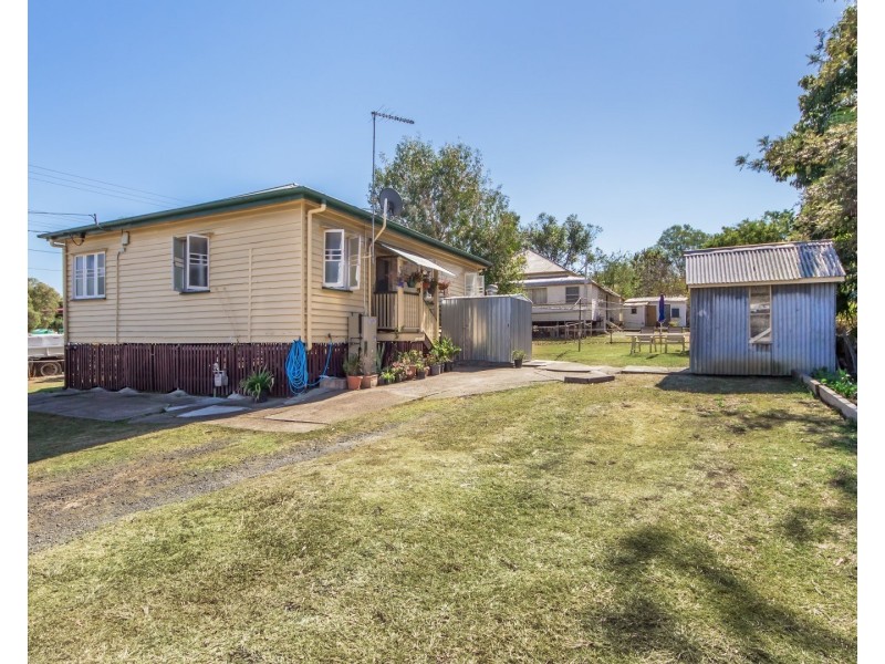18 Briggs Road, Eastern Heights QLD 4305