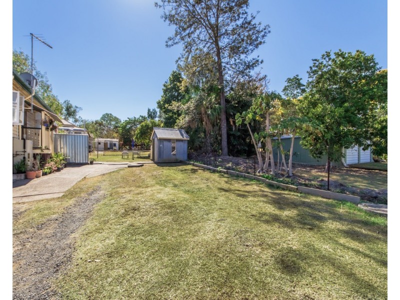 18 Briggs Road, Eastern Heights QLD 4305