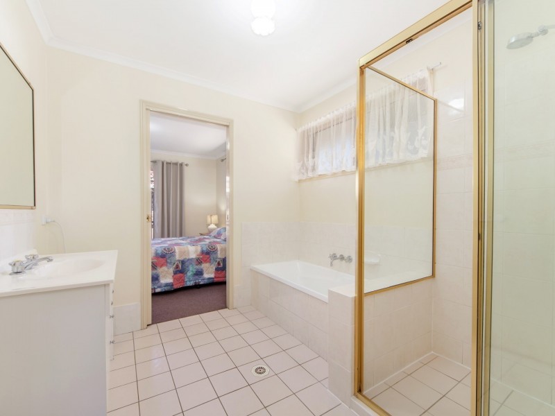 10 Canberra Court, Brassall QLD 4305