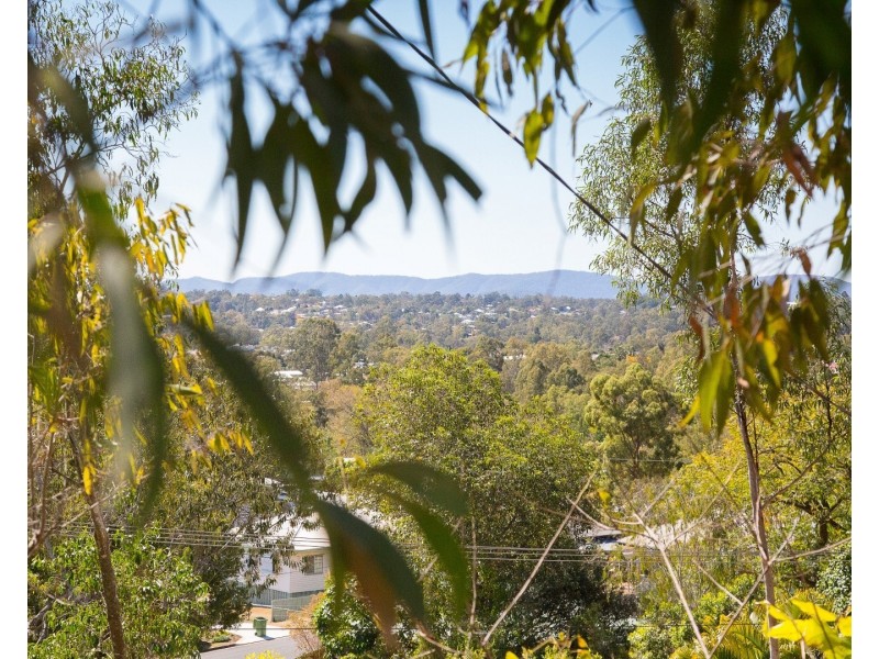 8 Shenton Street, Coalfalls QLD 4305