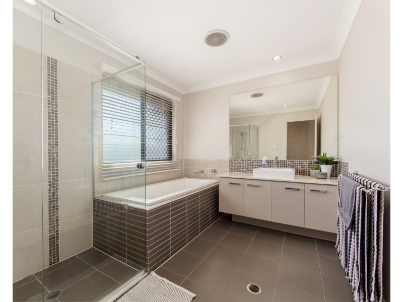 1 Kordan Boulevard, Raceview QLD 4305