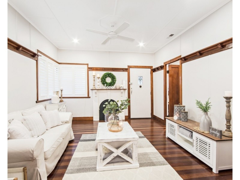 16 Stuart Street, Eastern Heights QLD 4305