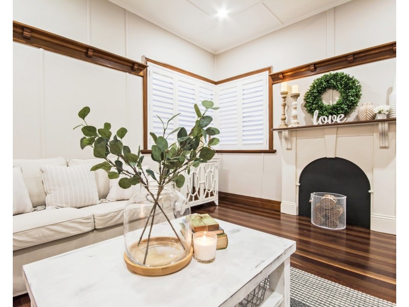 16 Stuart Street, Eastern Heights QLD 4305