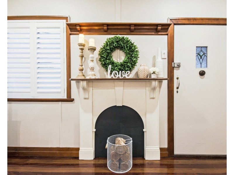 16 Stuart Street, Eastern Heights QLD 4305