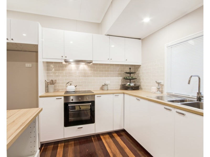 16 Stuart Street, Eastern Heights QLD 4305