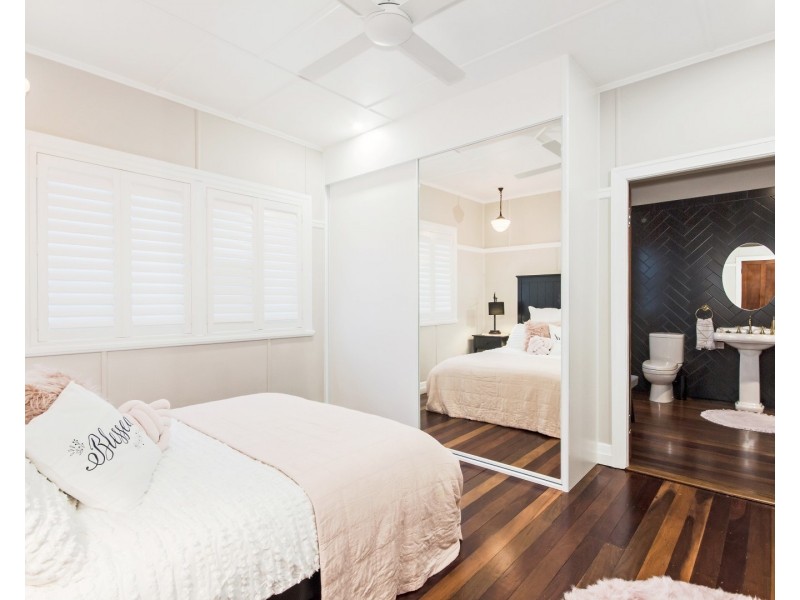 16 Stuart Street, Eastern Heights QLD 4305