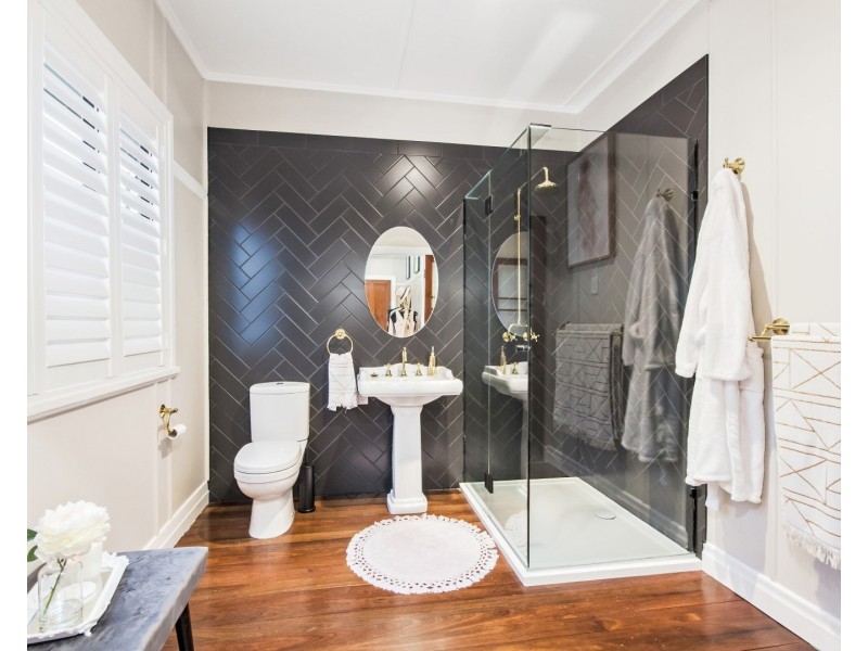 16 Stuart Street, Eastern Heights QLD 4305