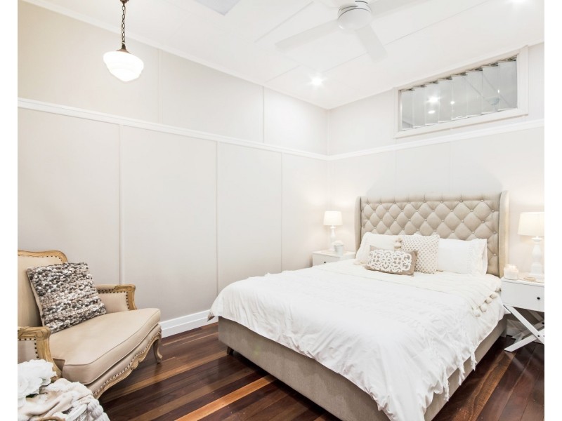 16 Stuart Street, Eastern Heights QLD 4305