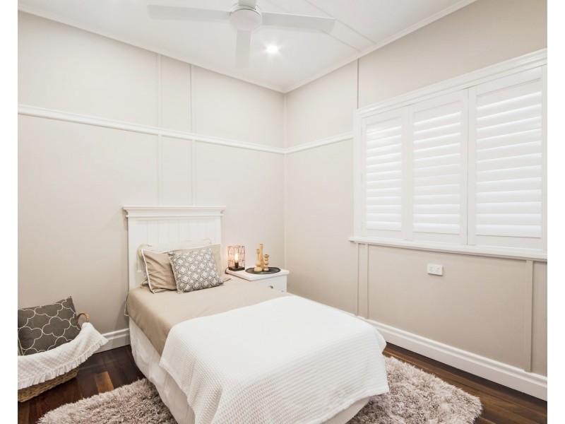 16 Stuart Street, Eastern Heights QLD 4305