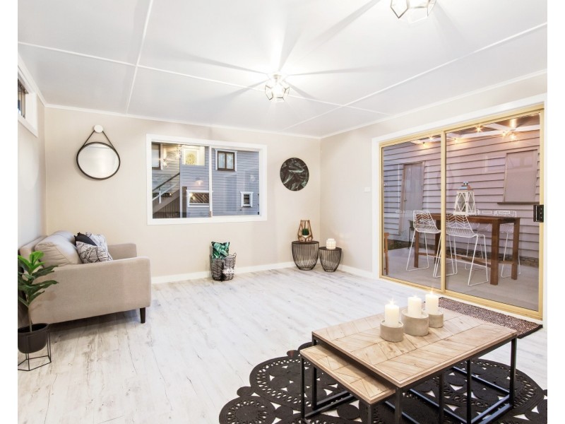 16 Stuart Street, Eastern Heights QLD 4305