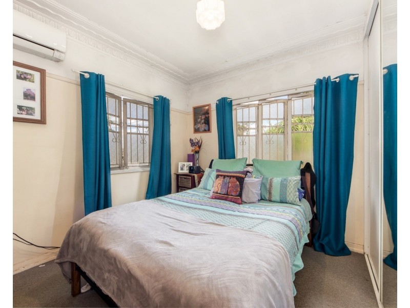 12 Cemetery Road, Ipswich QLD 4305