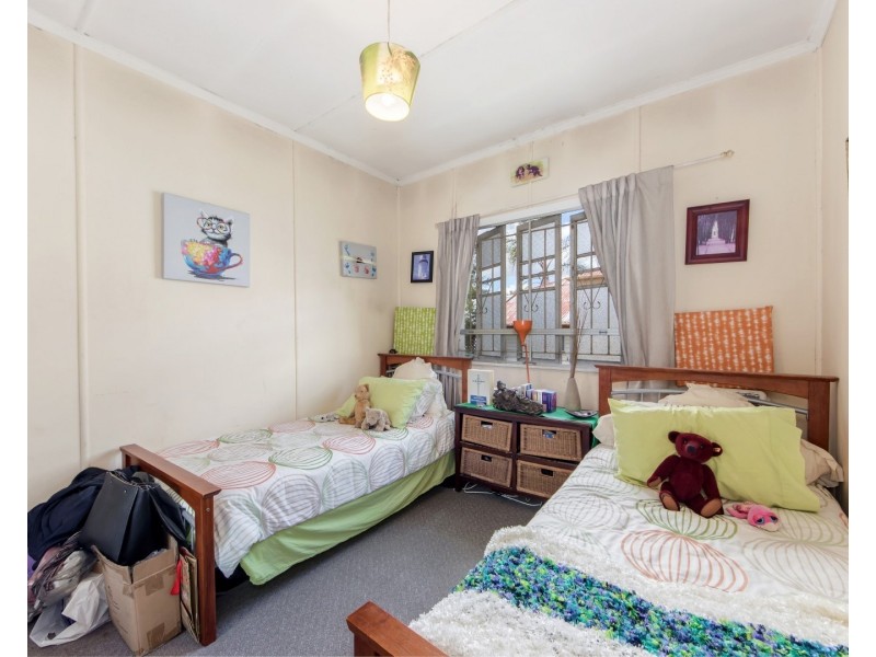12 Cemetery Road, Ipswich QLD 4305