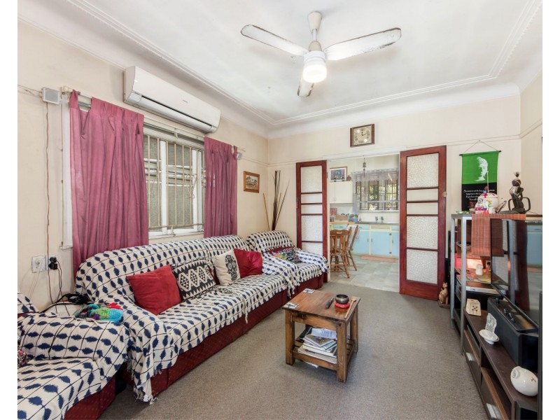12 Cemetery Road, Ipswich QLD 4305