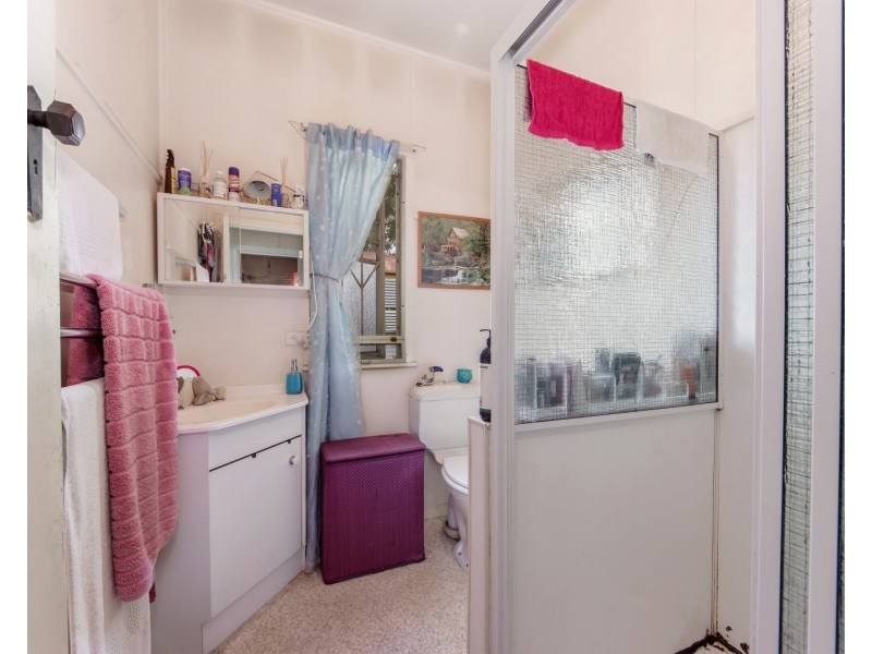 12 Cemetery Road, Ipswich QLD 4305