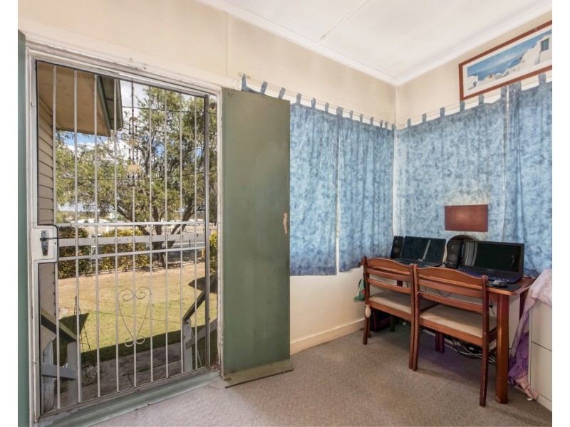 12 Cemetery Road, Ipswich QLD 4305