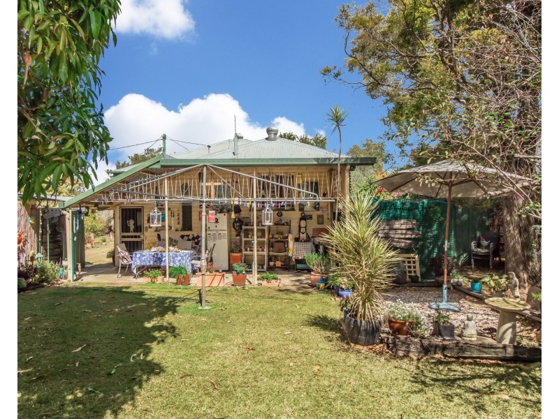 12 Cemetery Road, Ipswich QLD 4305
