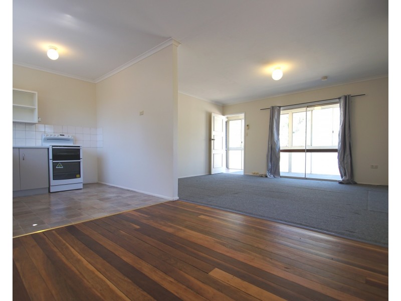 6 Mary Street, Blackstone QLD 4304