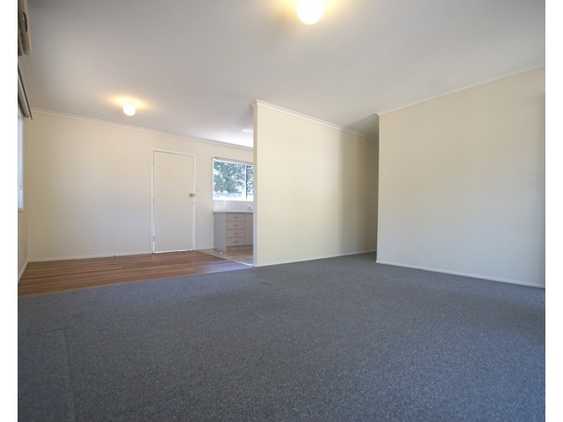 6 Mary Street, Blackstone QLD 4304