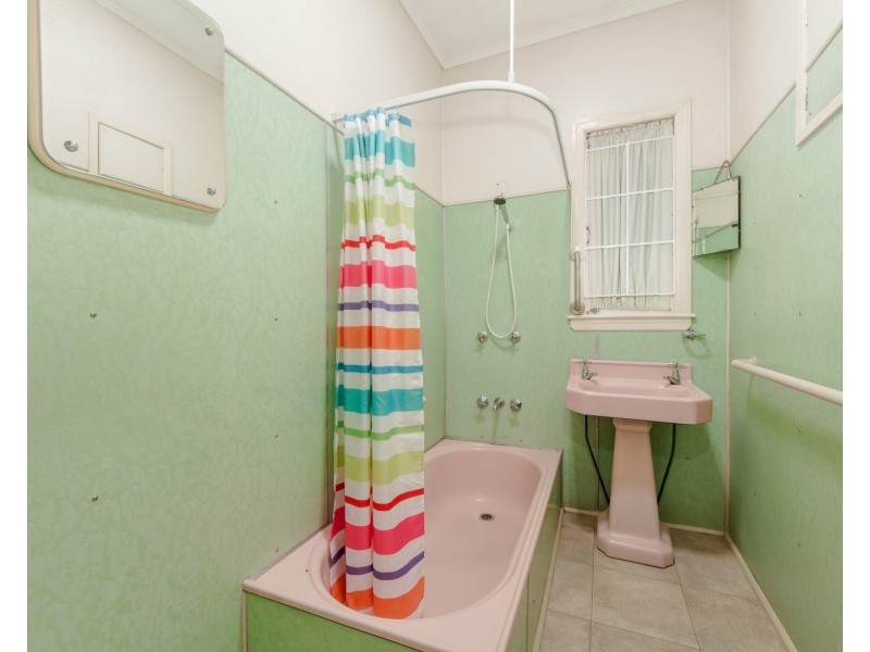 62 Samford Road, Leichhardt QLD 4305