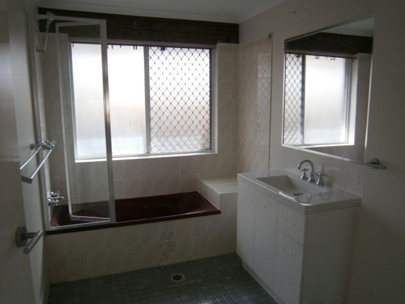 3 Selwyn Street, North Booval QLD 4304