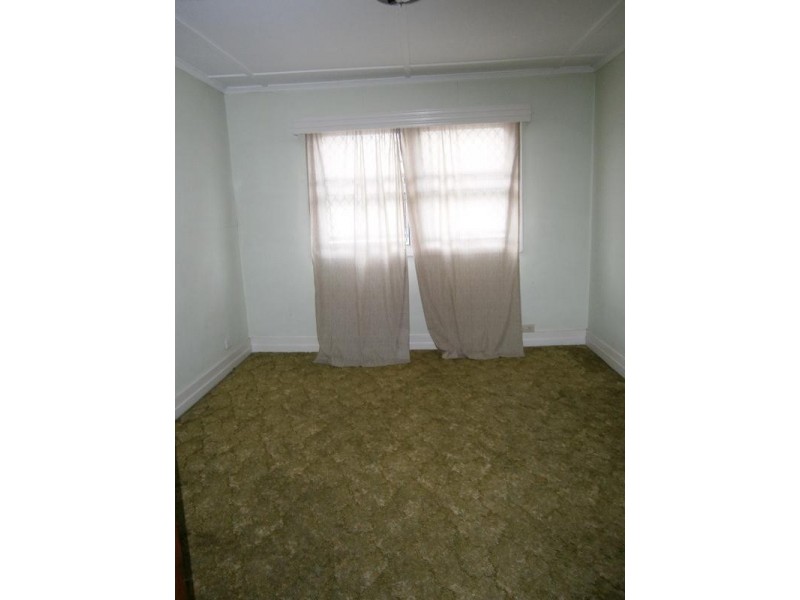 90 Blackstone Road, Silkstone QLD 4304