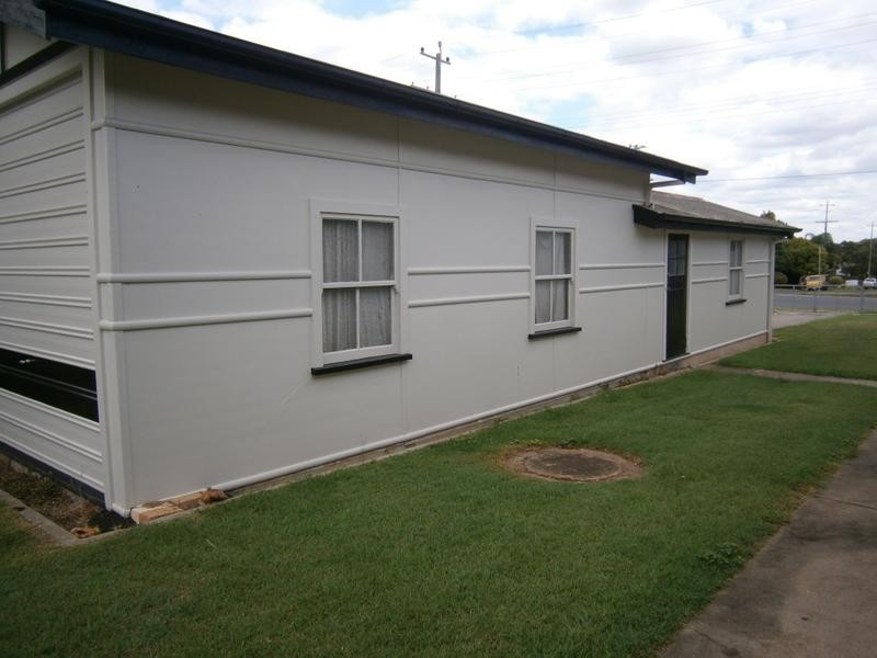 90 Blackstone Road, Silkstone QLD 4304