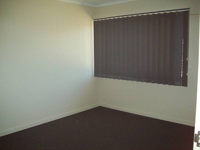 2/166 Blackstone Road, Silkstone QLD 4304