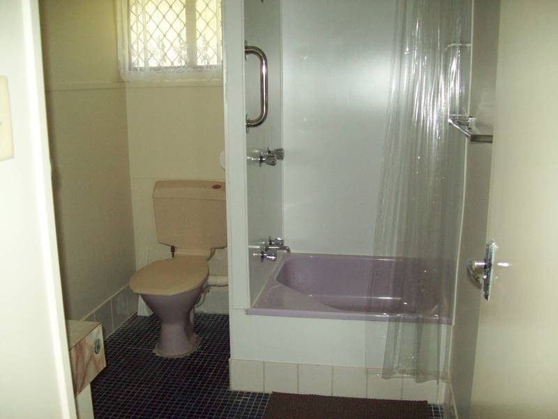 2/166 Blackstone Road, Silkstone QLD 4304