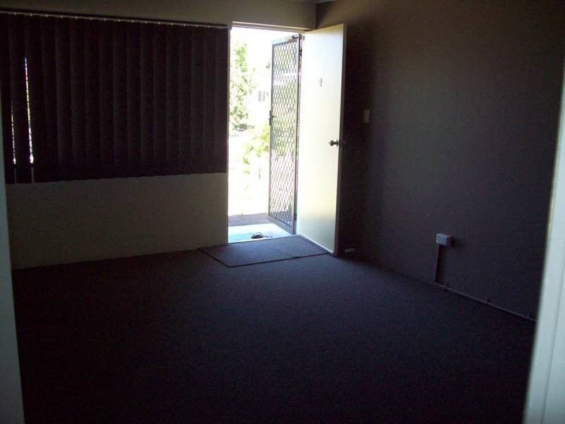 2/166 Blackstone Road, Silkstone QLD 4304