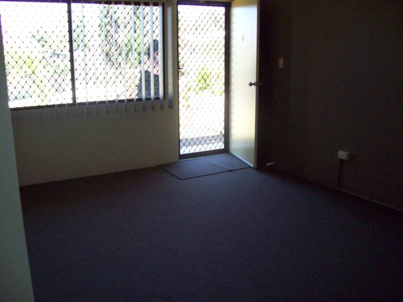 2/166 Blackstone Road, Silkstone QLD 4304