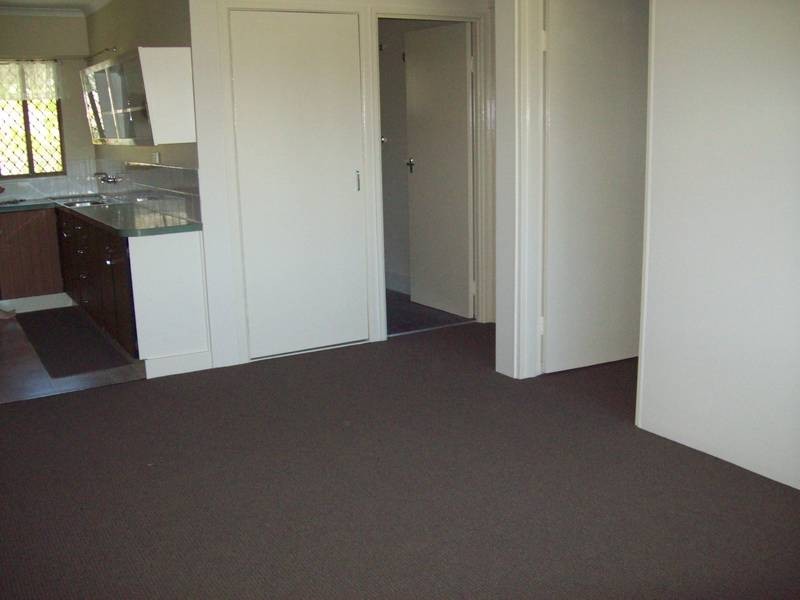 2/166 Blackstone Road, Silkstone QLD 4304