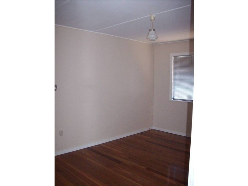 23 Edwards Street, Eastern Heights QLD 4305