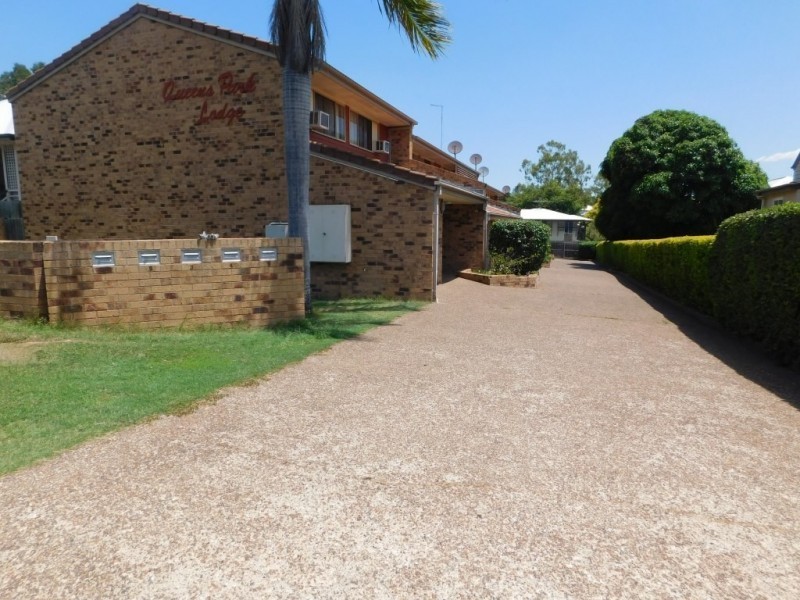 3/4 Roderick Street, Ipswich QLD 4305