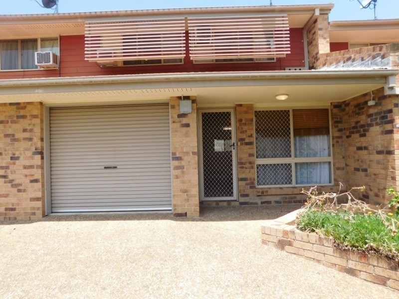 3/4 Roderick Street, Ipswich QLD 4305