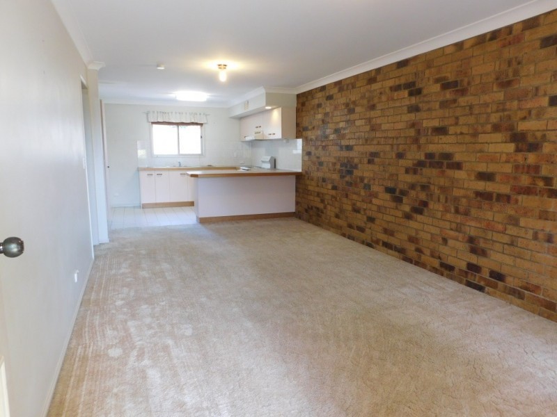 3/4 Roderick Street, Ipswich QLD 4305