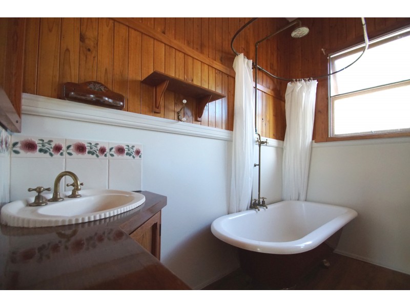 16 Edward Street, One Mile QLD 4305