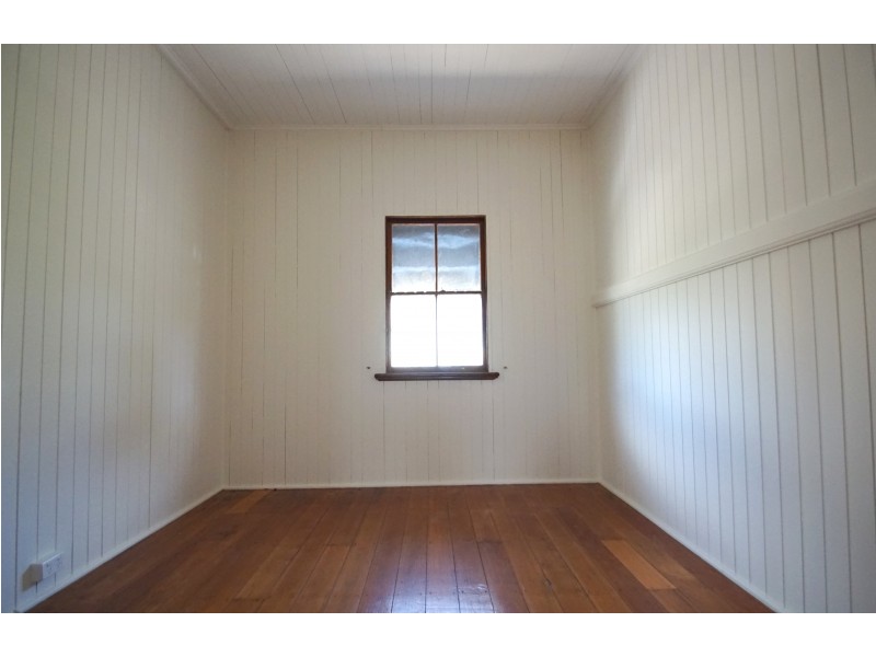 16 Edward Street, One Mile QLD 4305