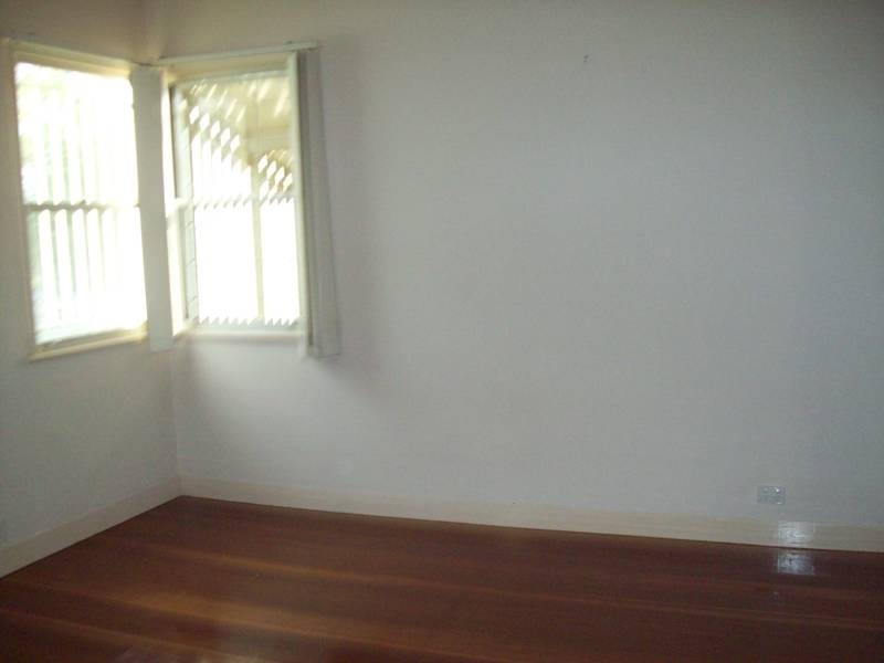5 North Station Road, North Booval QLD 4304
