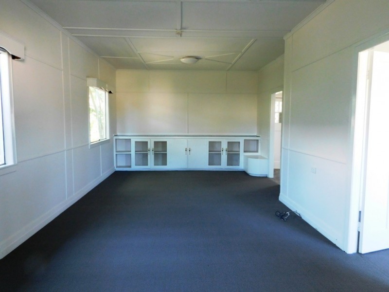 1 Walkers Lane, Booval QLD 4304