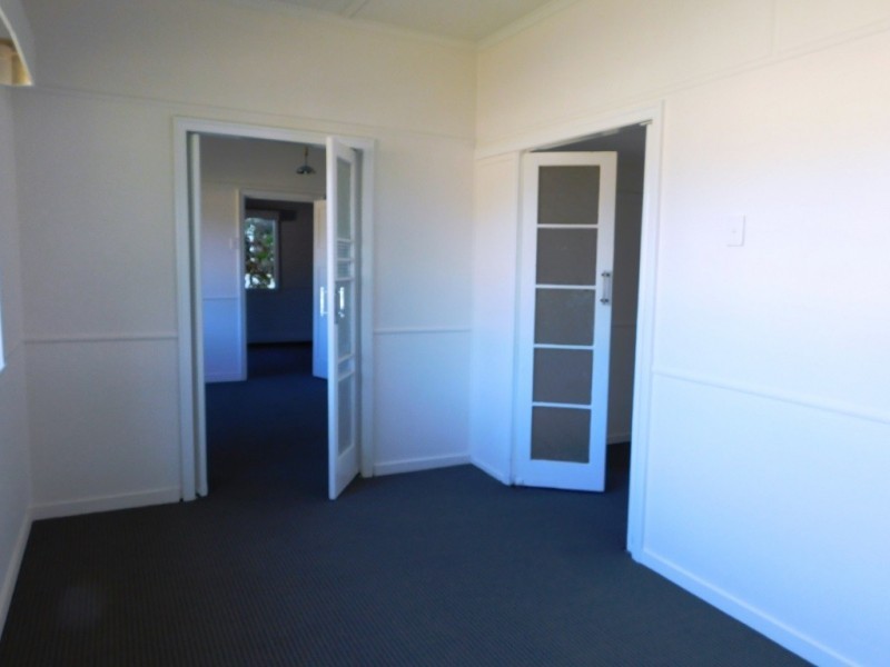 1 Walkers Lane, Booval QLD 4304