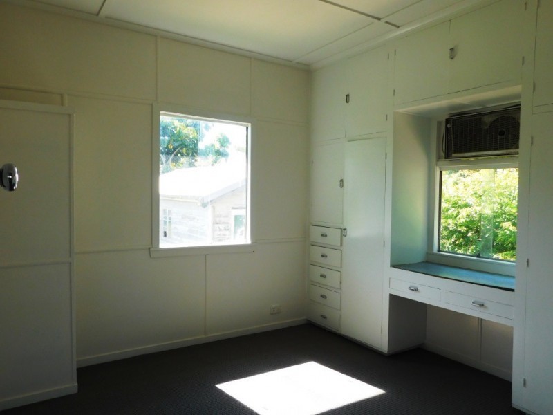 1 Walkers Lane, Booval QLD 4304