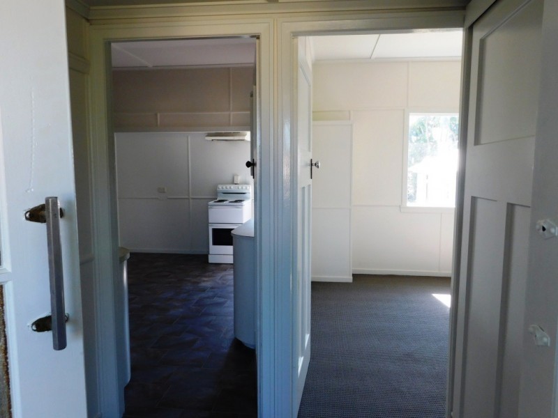 1 Walkers Lane, Booval QLD 4304